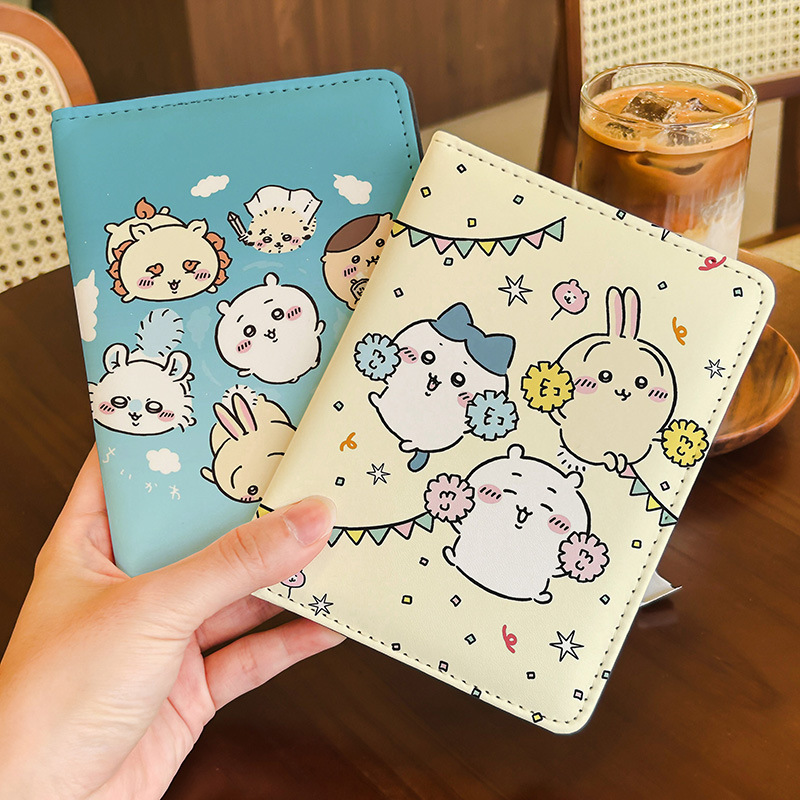 Kawaii Tech Accessories - ちいかわかわいいキャラクターズプリントPUパスポートカバー耐摩耗性防水合成皮革丁寧な縫製仕上げ