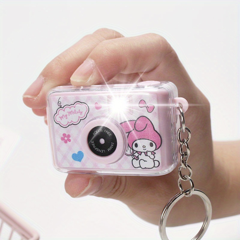 サンリオ光るカメラペンダント、ジェイドドッグ光る小型カメラキ - Kawaii Tech Accessories のレビューと価格