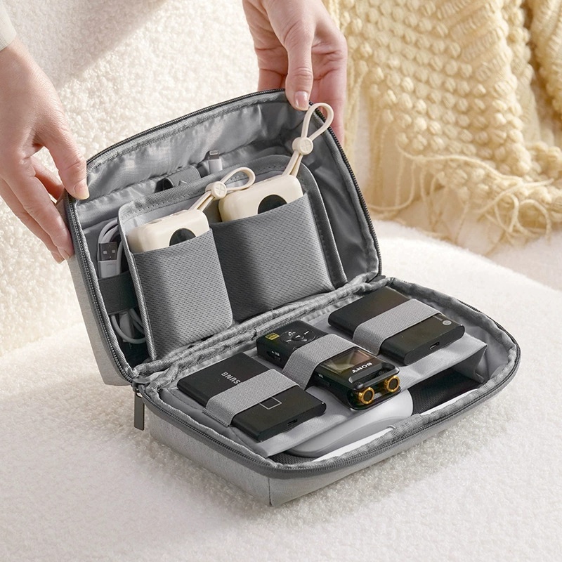 電子機器オーガナイザー トラベルケース、防水トラベルバッグ  - Tech Accessories Travel Organizer Pouch のレビューと価格